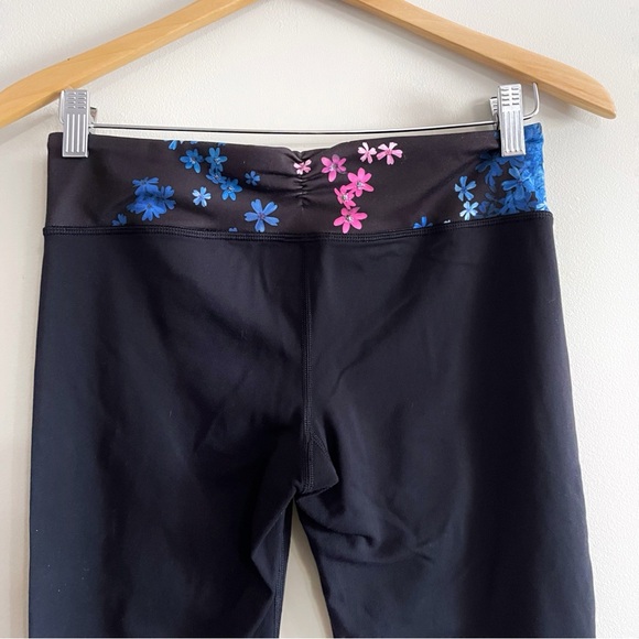 Lululemon Gather and Grow Crop Leggings Black Floral Waistband Size 6 - Picture 5 of 7